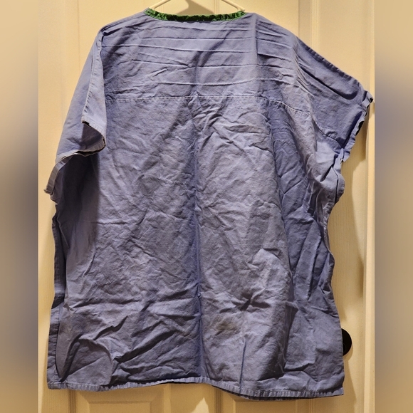 Unisex scrub tops sizes 2XL & 3XL *399.01 - Picture 2 of 8